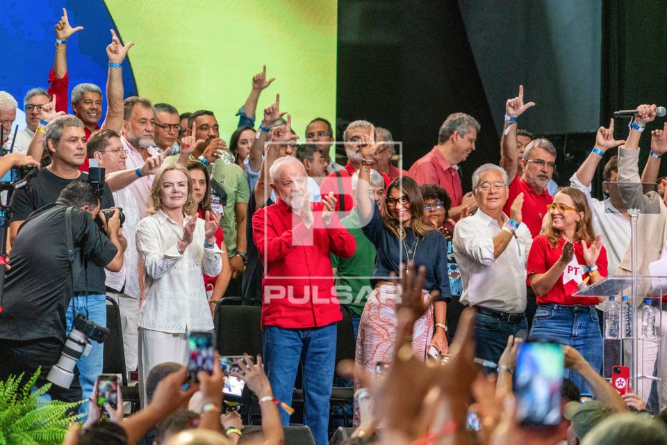 Presidente Luís Inácio Lula da Silva com Janja - Gleisi Hoffmann - Lindberg Farias e Paulo Okamotto na comem