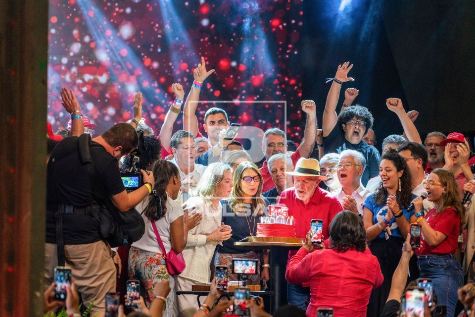 Presidente Luís Inácio Lula da Silva com Janja - Gleisi Hoffmann e Paulo Okamotto na comemoração do aniver
