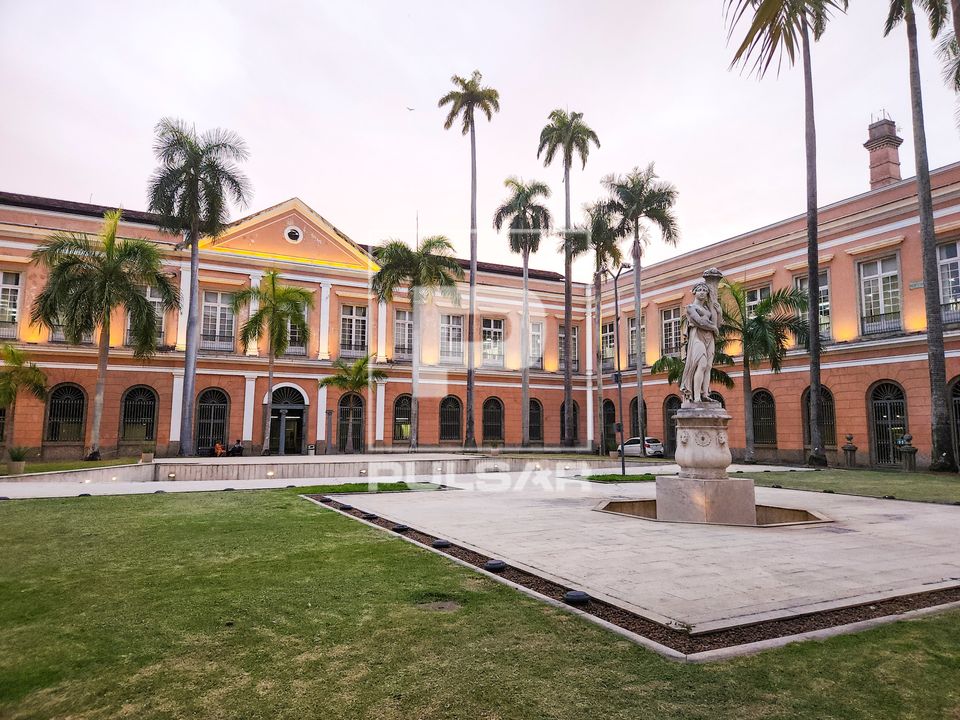 Vista do jardim interno do Arquivo Nacional ocupa conjunto de edifícios da antiga Casa da Moeda - praça da R