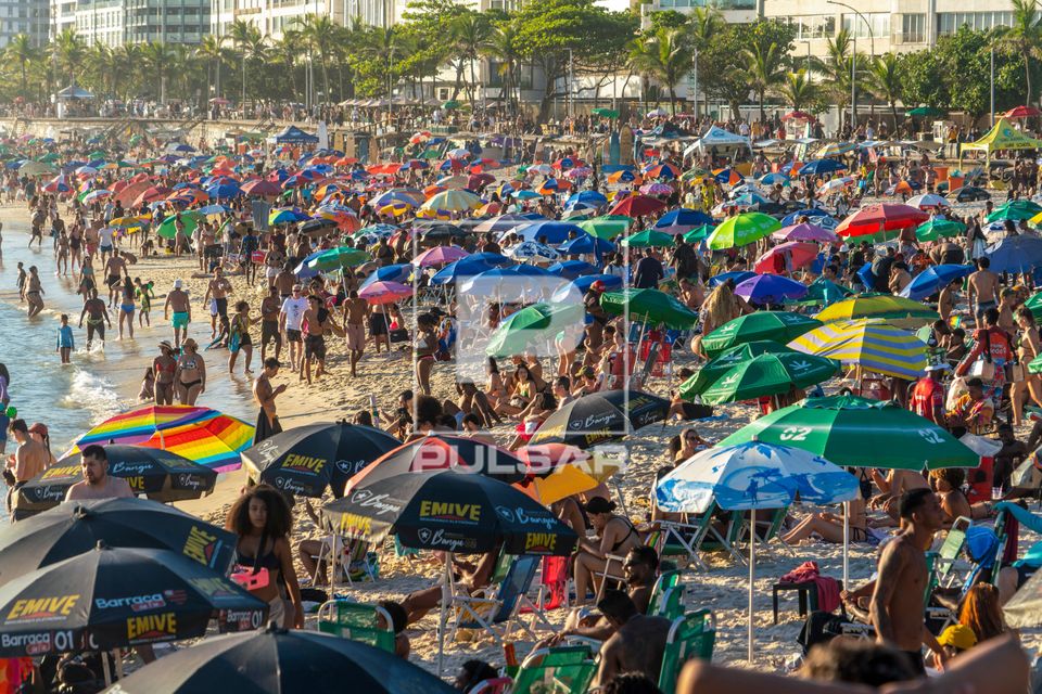Banhistas na Praia do Arpoador