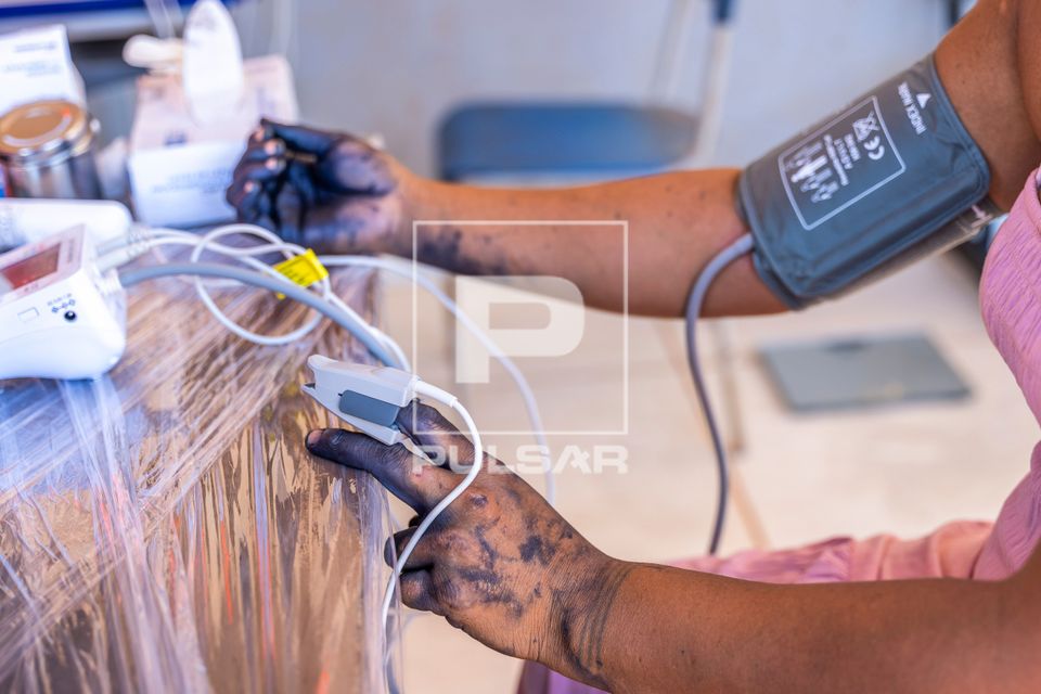 Oxímetro : medição da oxigenação do sangue e esfigmomanômetro : medição pressão arterial - Aldeia Ipa