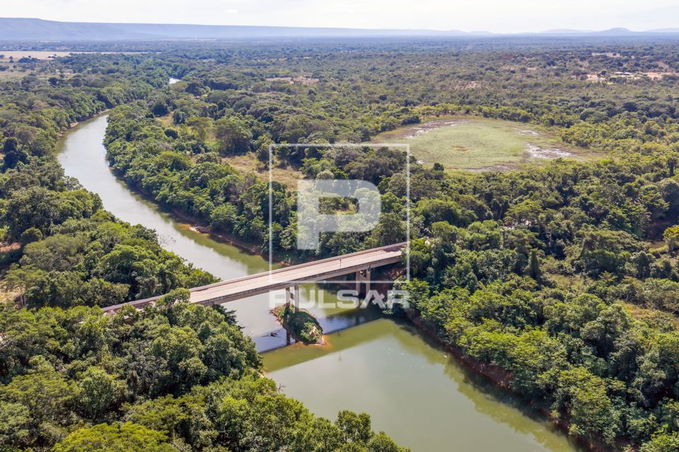 Rio Urucuia com ponte da rodovia MG-202 - Circuito Turístico Urucuia Grande Sertão