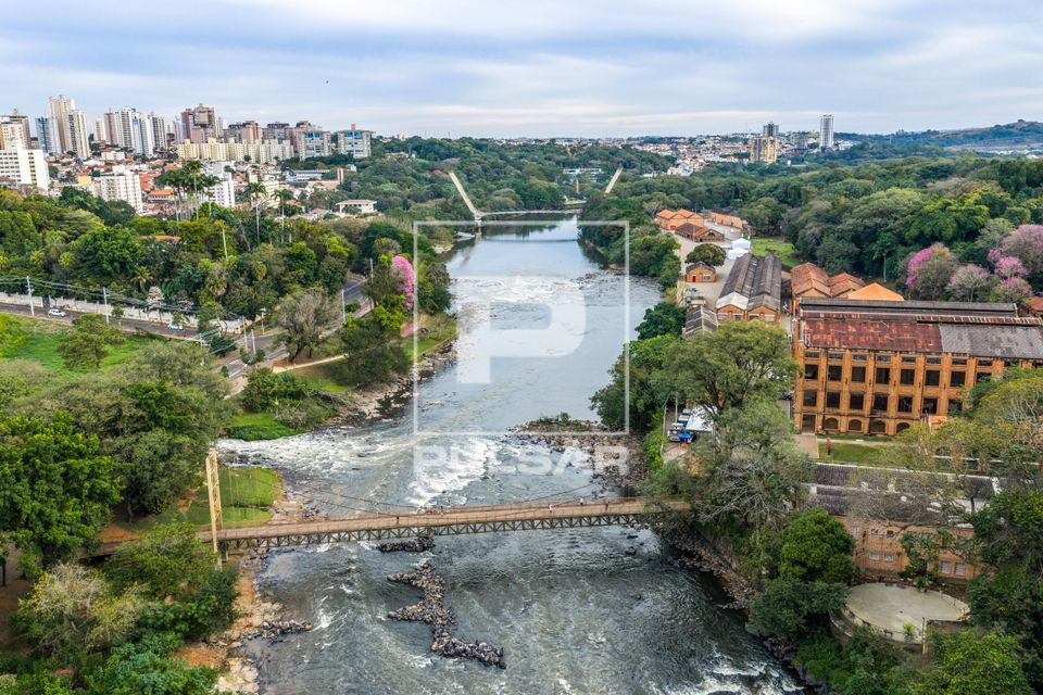 Parque do Engenho Central na margem do rio Piracicaba - complexo turístico cultural instalado no antigo engen