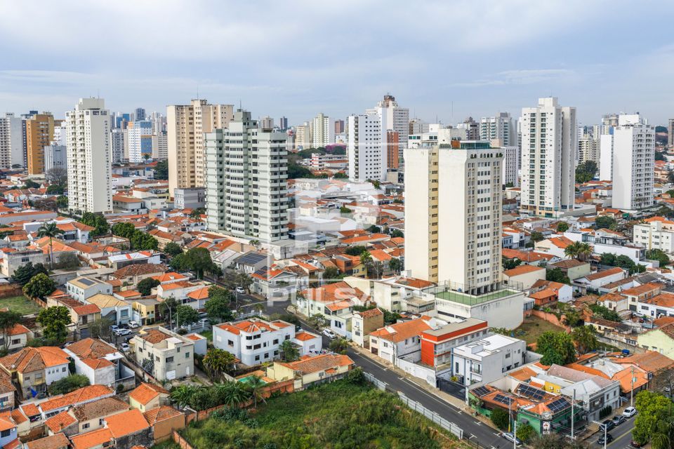 Vista de drone de moradias do centro da cidade