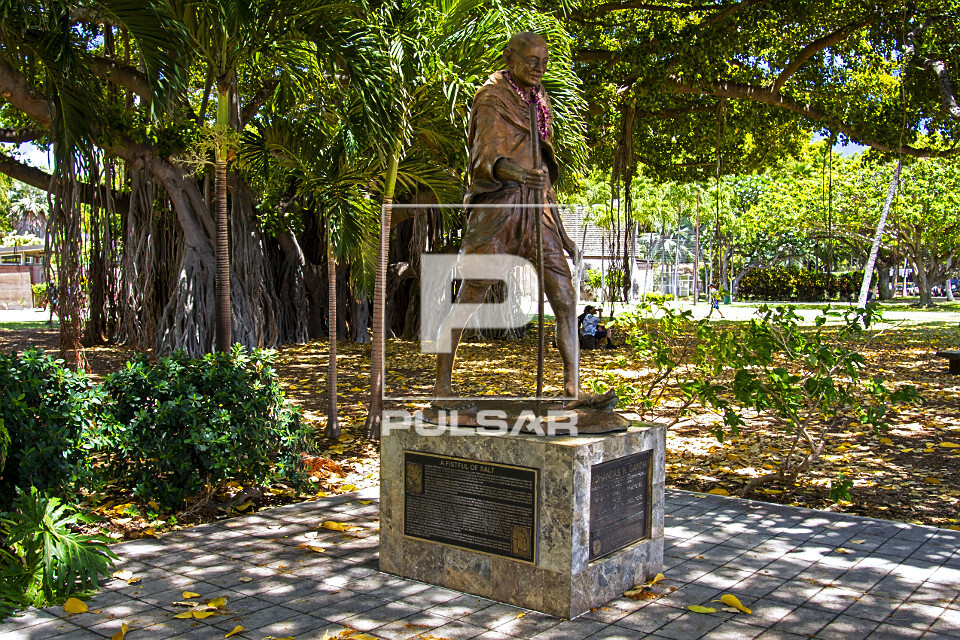 Escultura de Gandhi em Waikiki - ilha de Oahu - Havaí - obra de Stephen Lowe