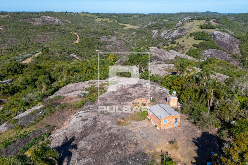 Vista de drone do Rincão do Inferno com moradia da comunidade quilombola dos Francos - integra o Quilombo das