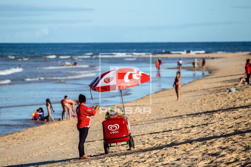 Venda de sorvetes na Praia dos Nativos - distrito de Trancoso