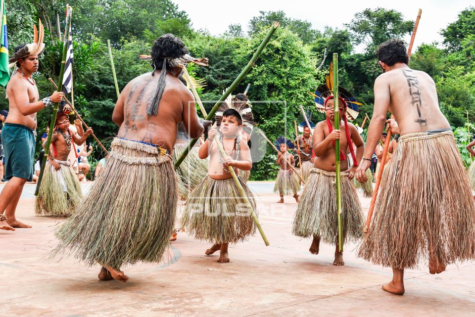 Indígenas da etnia Terena dançando o Kohixoti Kipaé no dia dos Povos Indígenas - Aldeia Kopenoti - Terra I