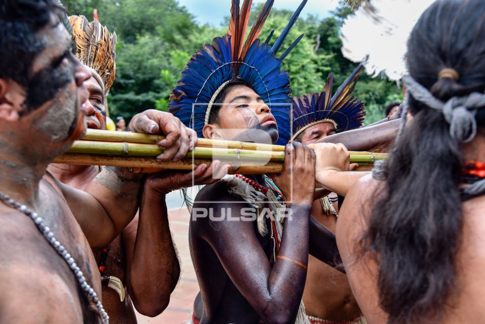 Indígenas da etnia Terena dançando o Kohixoti Kipaé no dia dos Povos Indígenas - Aldeia Kopenoti - Terra I