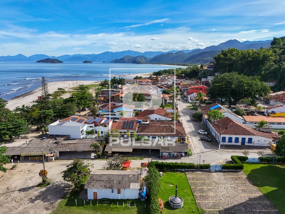Vista de drone da vila histórica de Mambucaba
