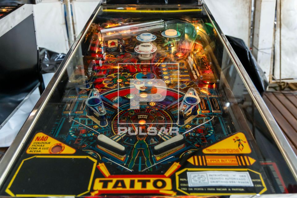 Máquina de pinball na 22ª edição do Festival Londrina Matsuri - festa da cultura e arte japonesa