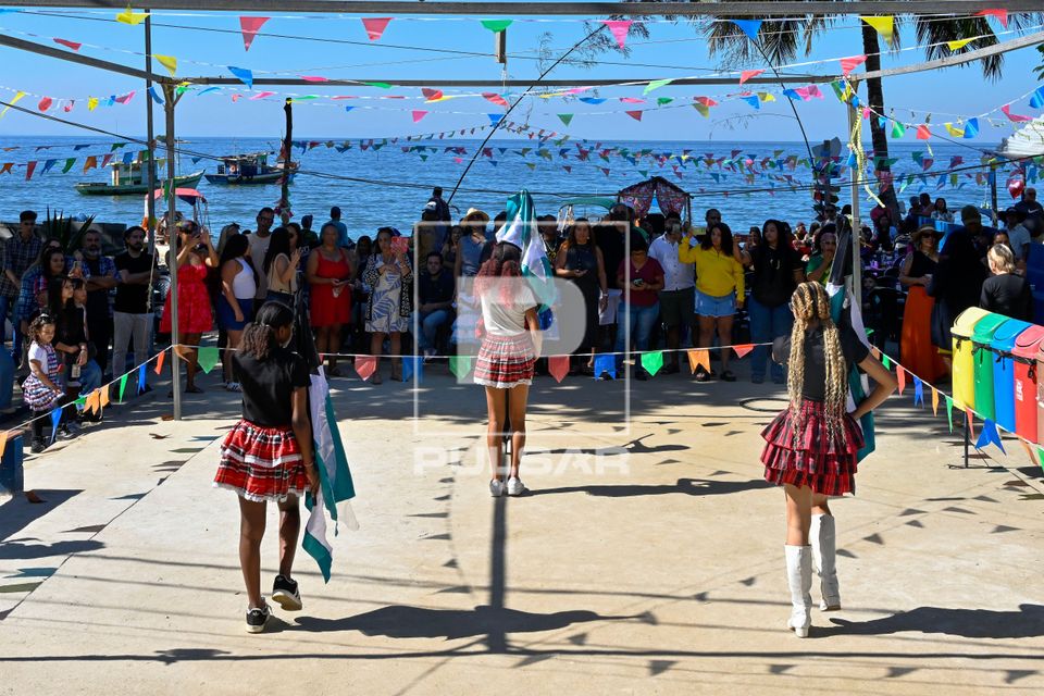 Apresentação na festa junina da Escola Municipal Agostinho Ferreira Mattos na Praia da Catita na ilha de Jag