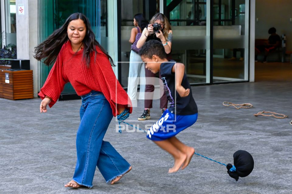 Brincadeiras guarani na programação do Agosto Indígena no Sesc Santo Amaro 