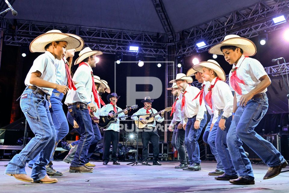 Apresentação do grupo Catireiros da Mantiqueira , São Bento do Sapucaí no Revelando SP