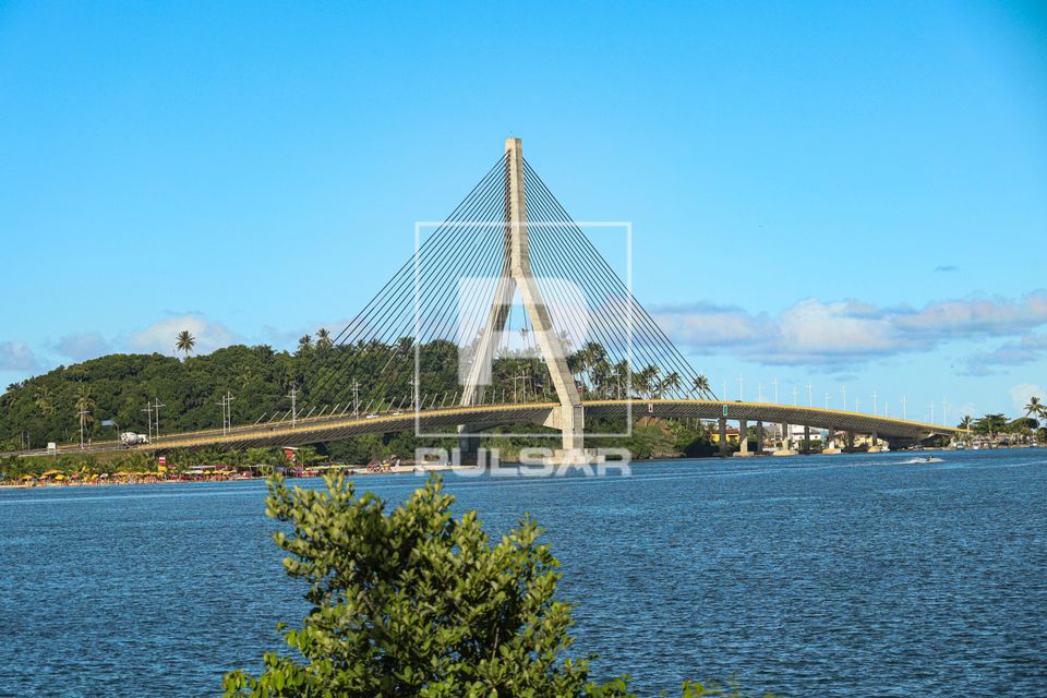 Ponte Jorge Amado da rodovia BA-001 sobre a foz do Rio Cachoeira
