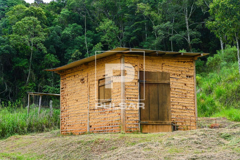 Casa em taipa de pilão na Serra da Mantiqueira