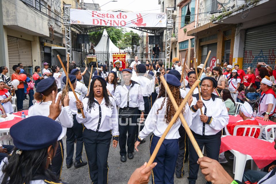 Apresentação do Grupo Congada de São Benedito de Cotia na Festa do Divino do projeto Povo do Pão da Rua - 