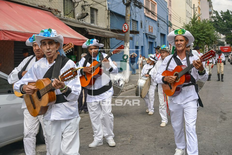 Apresentação do Grupo Congada Preto e Branco de Nazaré Paulista na Festa do Divino do projeto Povo do Pão 