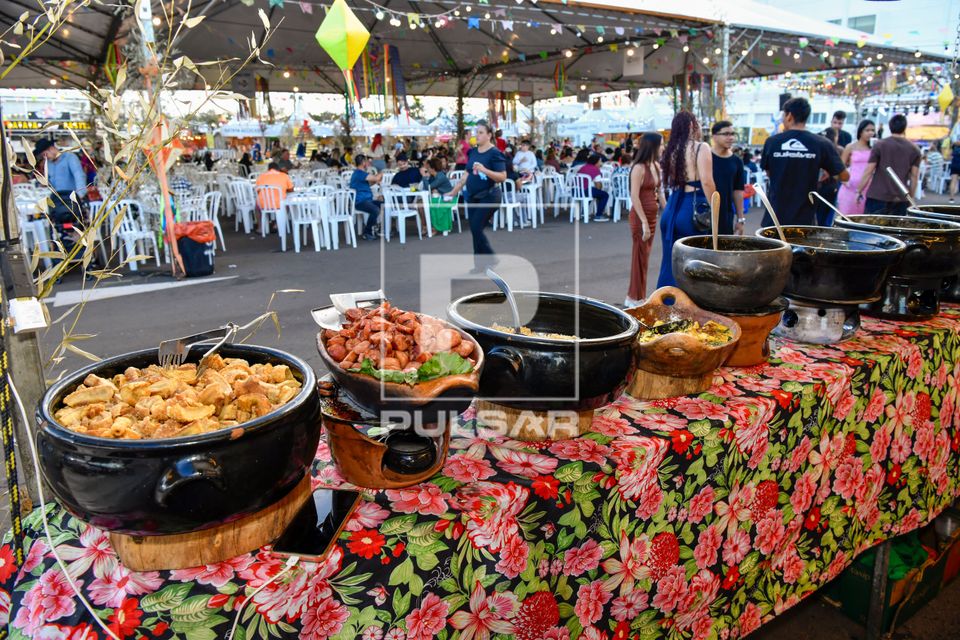 Comida típica à venda no Festival Gastronômico Itinerante Sabores da Terra no Parque Brasil 500