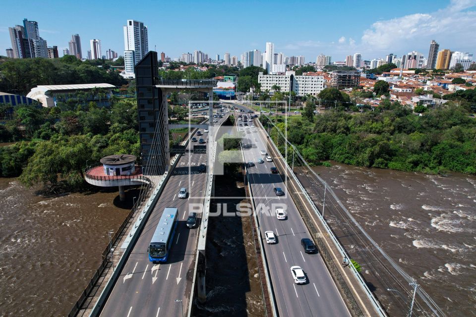 Ponte Caio Tabajara Esteves de Lima com elevador turístico Alto do Mirante ao lado da Ponte Irmãos Rebouças