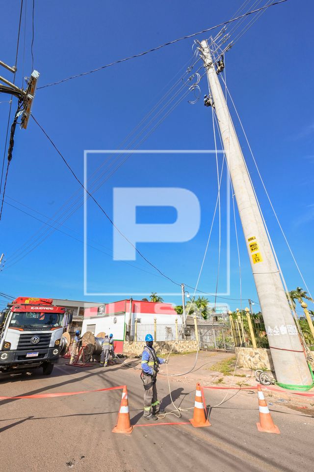 Lançamento de cabo de rede elétrica de alta tensão