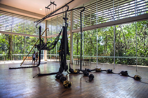 Obra de Robert Irwin de 2019 - construída em aço , concreto e vidro ...