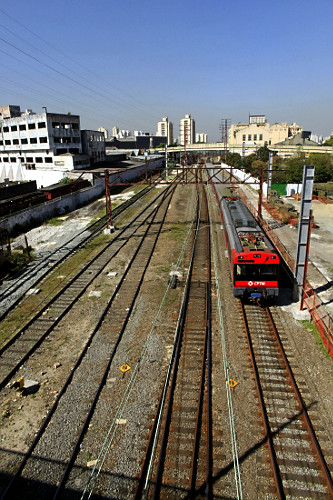 01AT833
