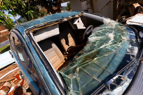 Correnteza das enchentes rompeu o parabrisa e atravessou o carro - Vale do Taquuarí