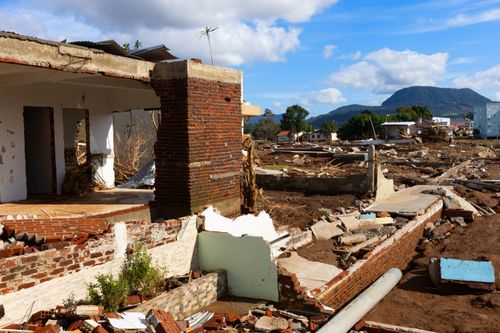 Casas da cidade destruídas pelas enchentes no Vale do Taquari