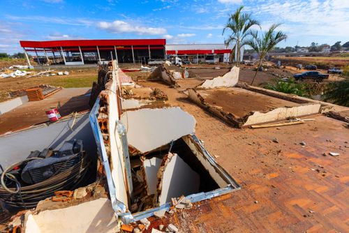 Edifício comercial destruído pela enchente no Vale do Taquari