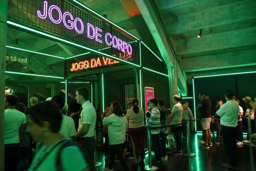 Instalação Jogo de Corpo - oferece experiências interativas no Museu do Futebol no Mercado Livre Arena Paca