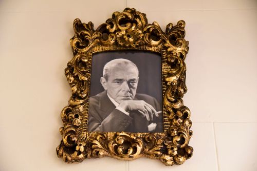 Reprodução do retrato de Guilherme de Almeida em exposição na Casa Guilherme de Almeida