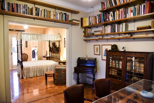 Biblioteca na Casa Guilherme de Almeida