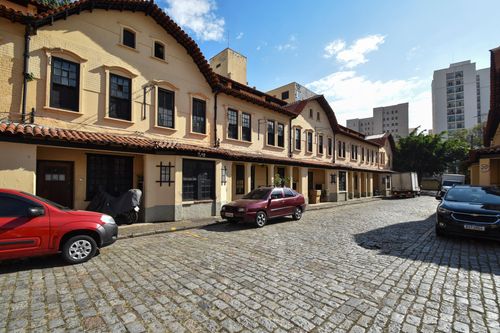 Vila dos Ingleses - moradias construídas para engenheiros ingleses que trabalharam nas obras da Estação da 