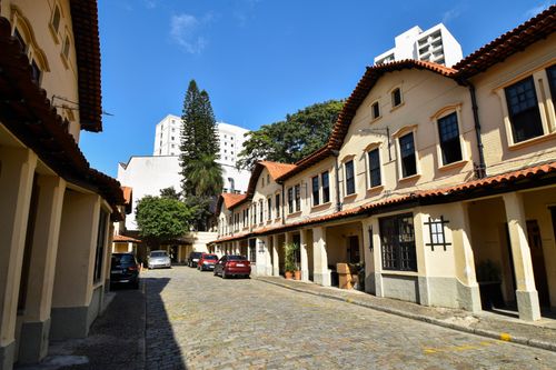 Vila dos Ingleses - moradias construídas para engenheiros ingleses que trabalharam nas obras da Estação da 
