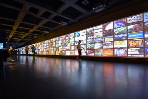 Instalação Rua da Língua no Museu da Língua Portuguesa