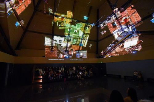 Instalação Praça da Língua - Planetário das Palavras no Museu da Língua Portuguesa 