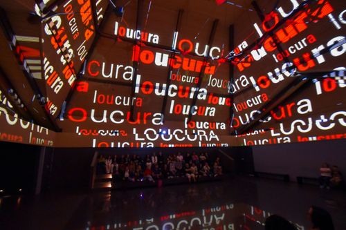 Instalação Praça da Língua - Planetário das Palavras no Museu da Língua Portuguesa 