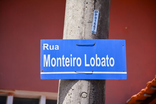 Placa da Rua Monteiro Lobato