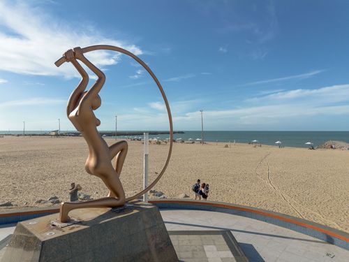 Estátua Iracema Guardiã - obra de Zenon Barreto na Praia de Iracema
