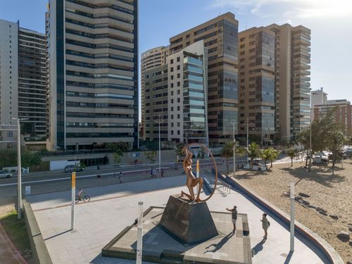 Estátua Iracema Guardiã - obra de Zenon Barreto na Praia de Iracema