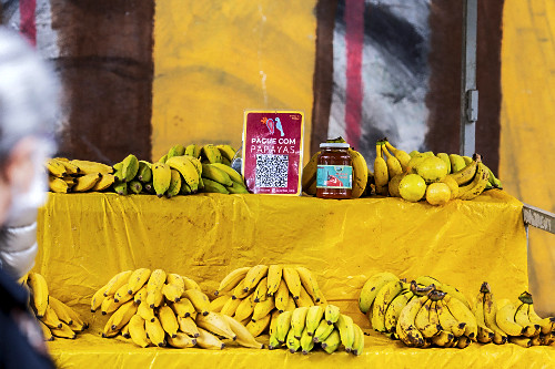 Detalhe de barraca de frutas orgânicas da Feira Ecológica Auxiliadora com Selo Papayas - aplicativo de vale 