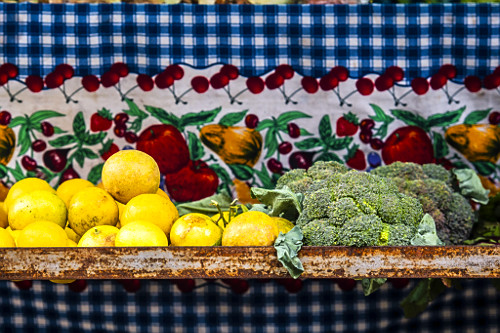 Detalhe de barraca com frutas e verduras orgânicas na Feira Ecológica da Auxiliadora - bairro Auxiliadora - 