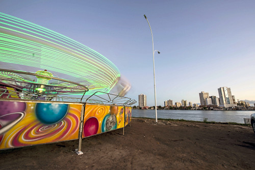 Parque de diversões na margem do rio Tramandaí