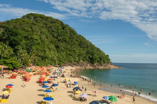 Banhistas na Praia da Sununga