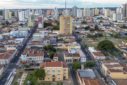 Vista de drone da avenida São Carlos