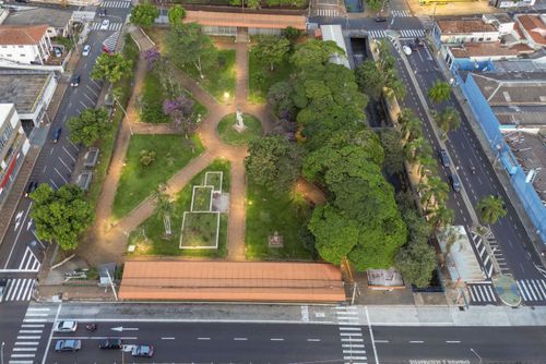 Vista de drone da Praça Voluntários da Pátria 