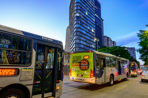 Trafego de ônibus na Avenida Afonso Pena