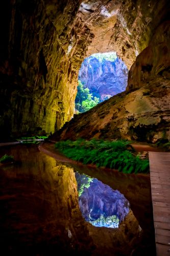 Rio Peruaçu na Gruta do Janelão - Parque Nacional Cavernas do Peruaçu - transição dos biomas caatinga e c