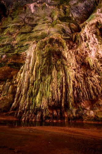 Estalactites na Gruta do Janelão - Parque Nacional Cavernas do Peruaçu - transição dos biomas caatinga e c